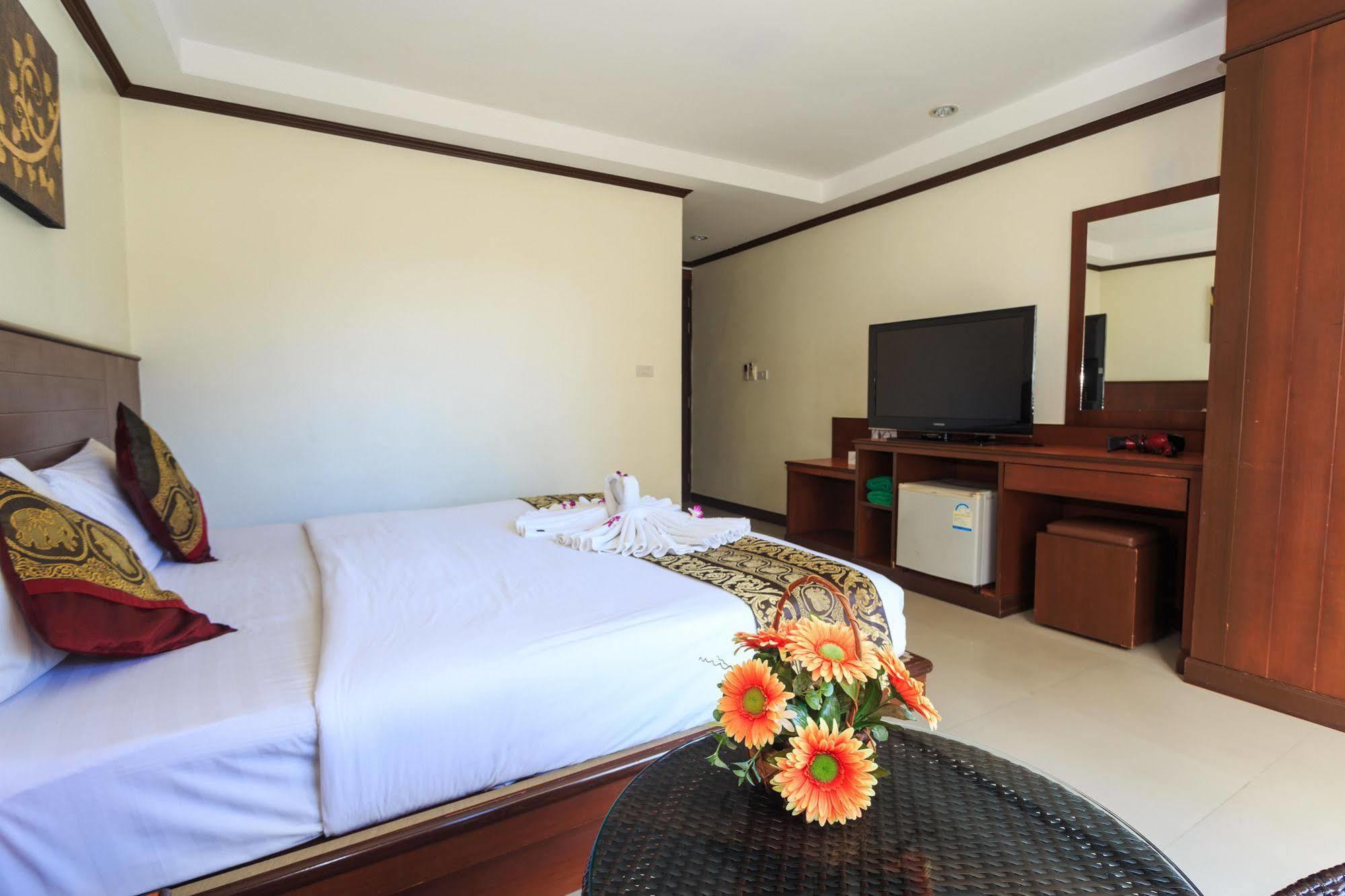 Sharaya Patong Hotel Extérieur photo