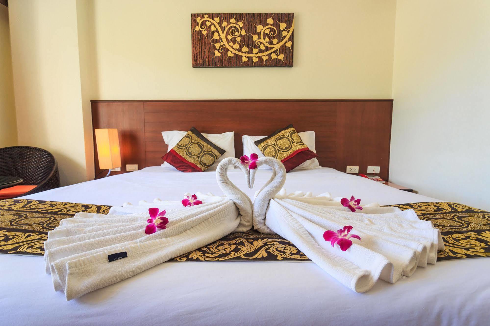 Sharaya Patong Hotel Extérieur photo