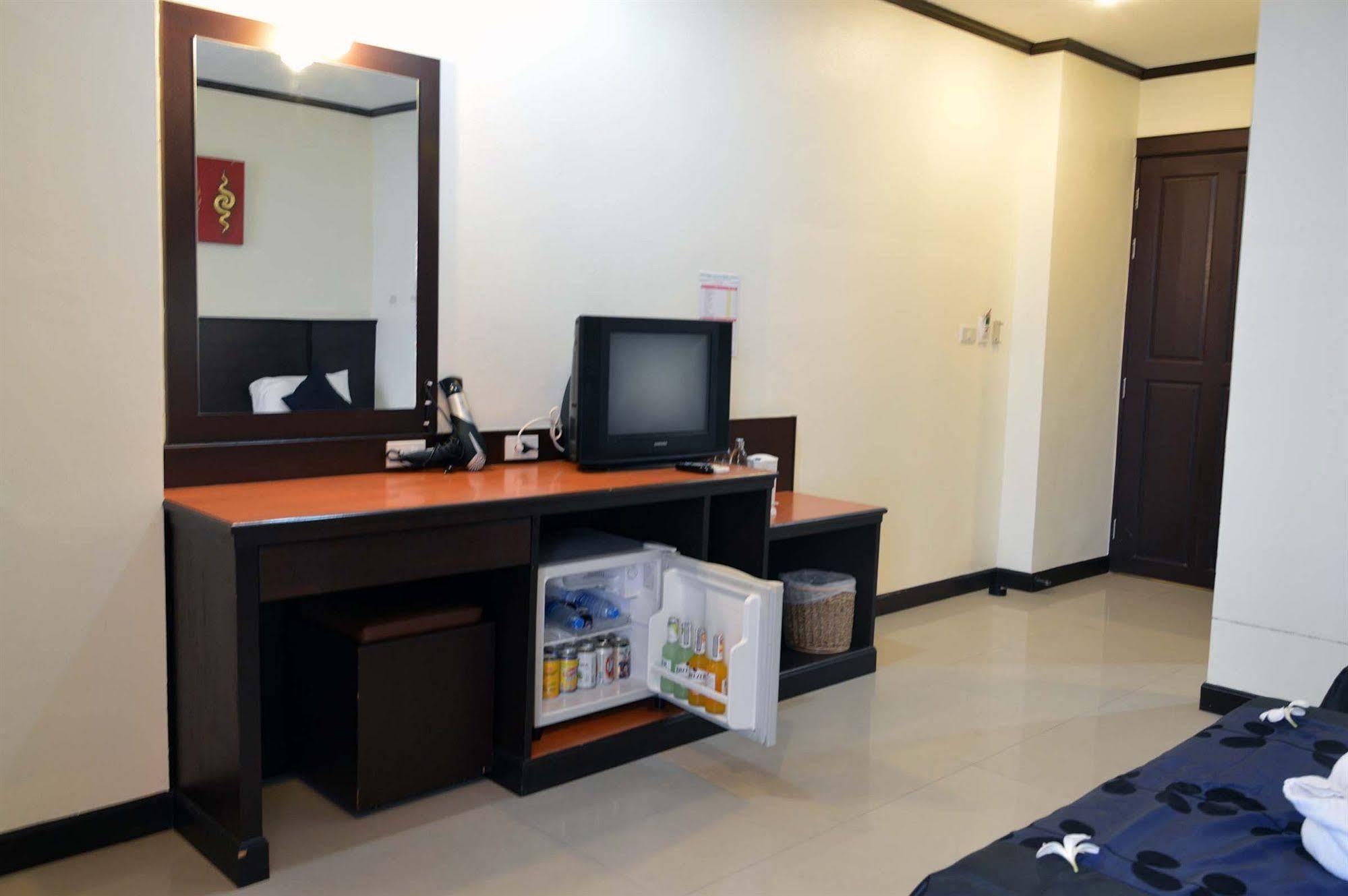 Sharaya Patong Hotel Extérieur photo