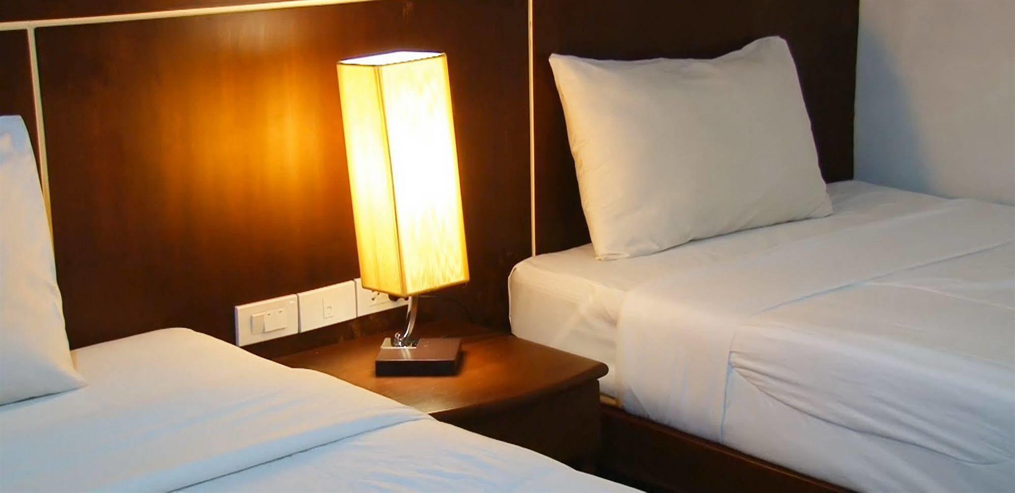 Sharaya Patong Hotel Extérieur photo